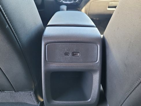 Used 2025 Chevrolet Trax LT w/ LT Convenience Package FWD image 14