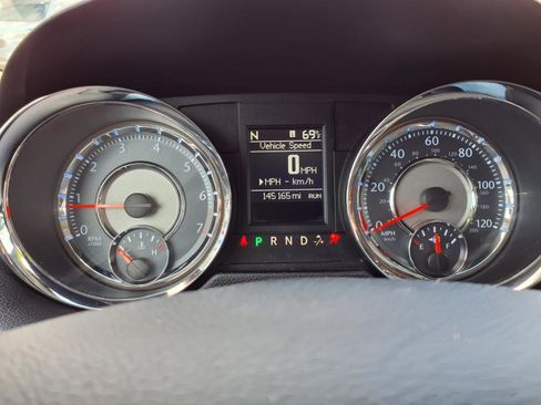 Used 2012 Chrysler Town & Country Touring-L w/ Driver Convenience Group image 19