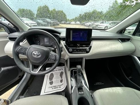 Used 2024 Toyota Corolla Cross LE FWD image 13
