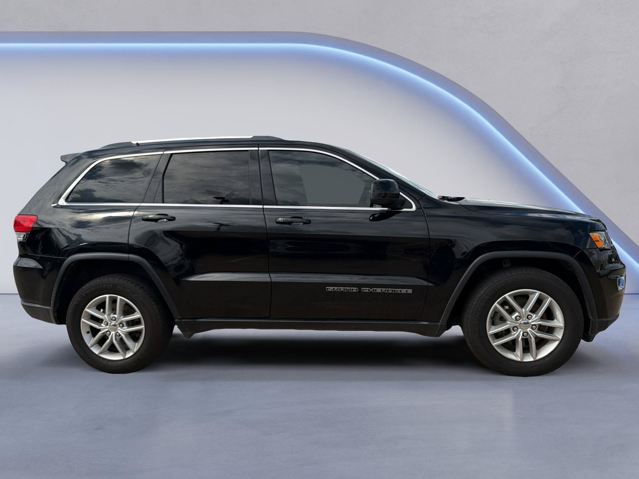 Used 2018 Jeep Grand Cherokee Laredo RWD image 5