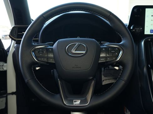 Used 2025 Lexus LX 700h F Sport image 11