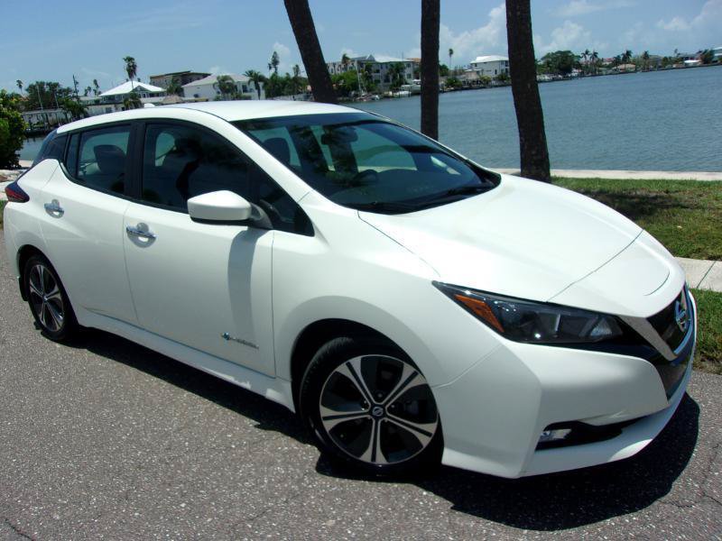 Used 2018 Nissan Leaf SV w/ SV Technology Package FWD image 11