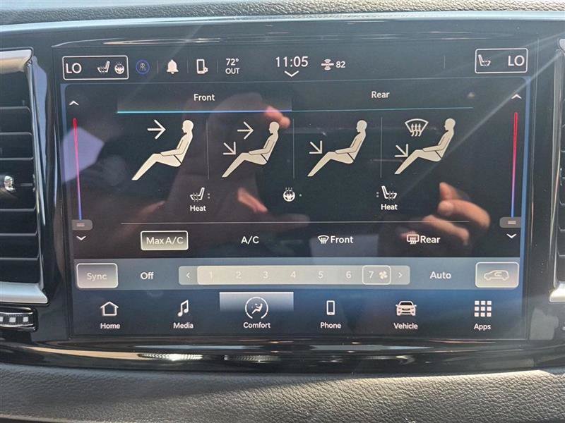 Used 2023 Chrysler Pacifica Touring-L FWD image 19