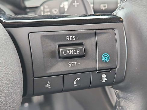 Used 2022 Nissan Pathfinder SL w/ SL Black Package image 25