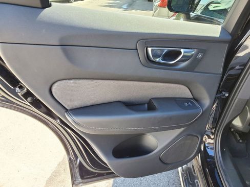 Certified 2022 Volvo XC60 B5 R-Design w/ Advanced Package image 9