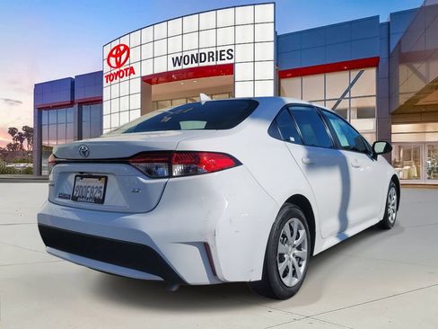 Used 2022 Toyota Corolla LE image 4