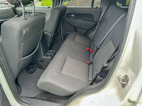 Used 2011 Jeep Liberty Sport w/ Popular Equipment Group AWD/4WD image 9
