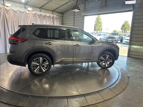 Used 2026 Nissan Rogue SL FWD image 4