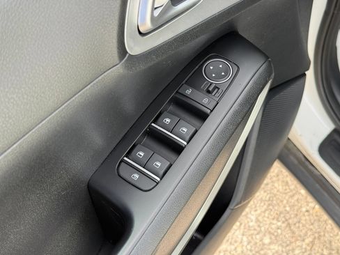 Used 2023 Kia Soul LX w/ LX Technology Package FWD image 7