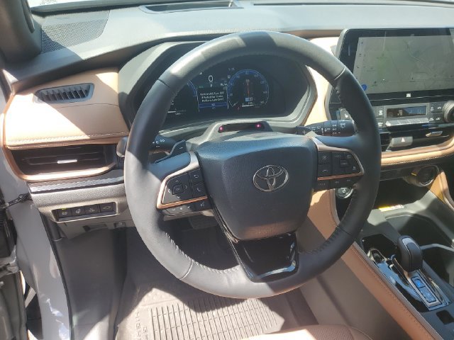 Used 2026 Toyota Grand Highlander AWD Hybrid image 15