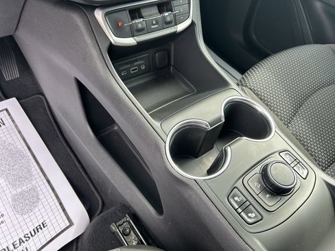 Certified 2022 GMC Terrain SLE w/ Driver Convenience Package FWD image 29