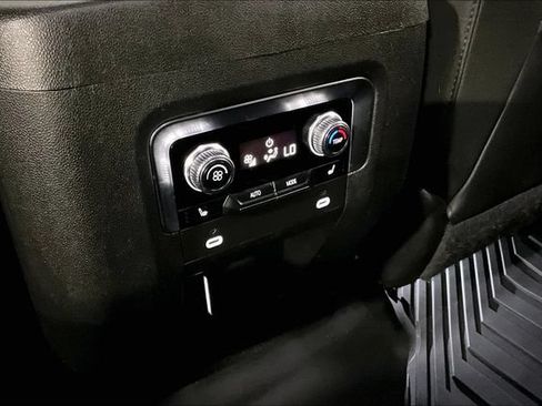 Used 2023 GMC Yukon XL SLT w/ SLT Luxury Package AWD/4WD image 26