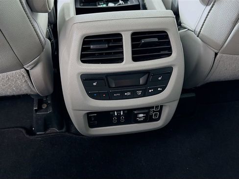 Used 2019 Honda Pilot Touring image 25