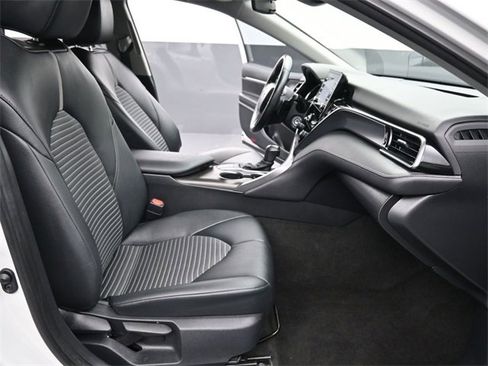 Used 2023 Toyota Camry SE image 16