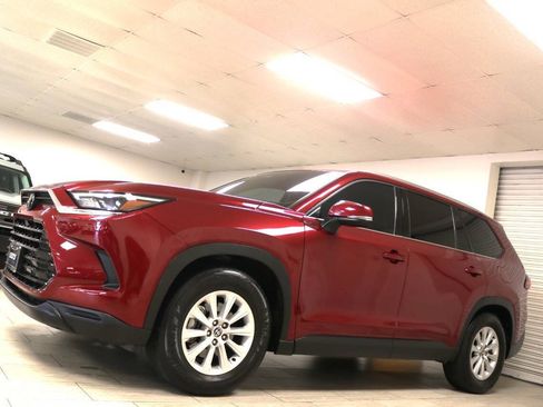 Used 2024 Toyota Grand Highlander AWD image 10