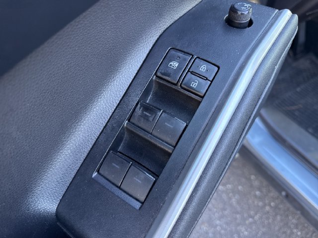 Used 2021 Toyota Highlander XLE AWD/4WD image 28