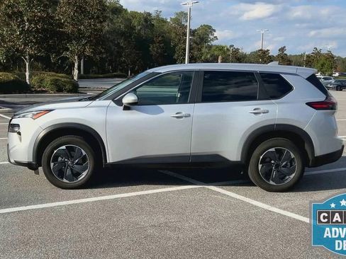 Used 2024 Nissan Rogue SV image 5