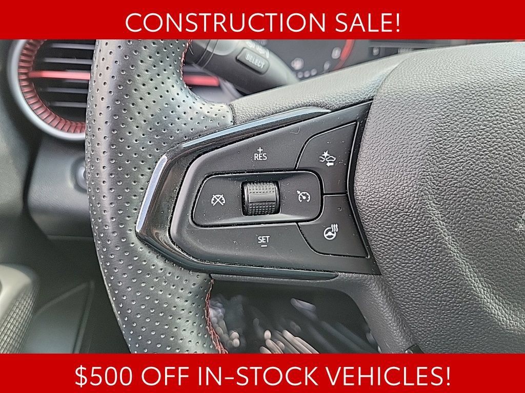 Used 2024 Chevrolet Trax RS FWD image 21