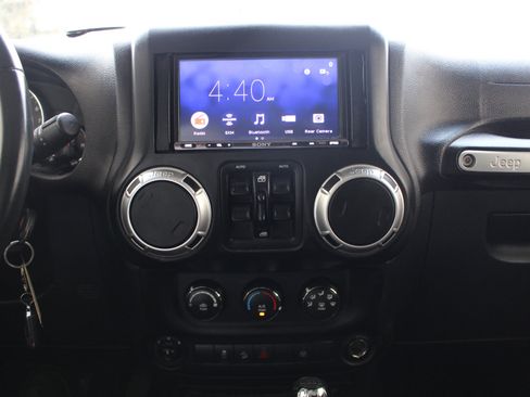 Used 2016 Jeep Wrangler Unlimited Rubicon w/ Connectivity Group image 24