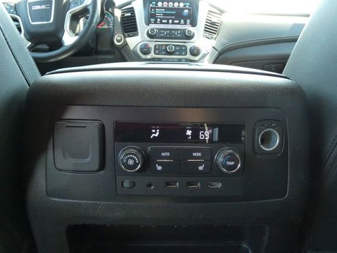 Used 2017 GMC Yukon SLT w/ Premium Edition AWD/4WD image 21