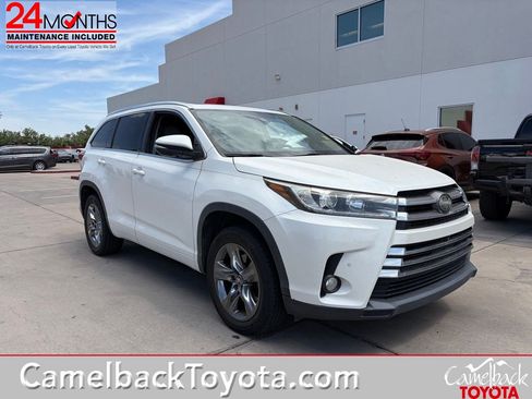 Used 2017 Toyota Highlander Limited Platinum FWD image 1