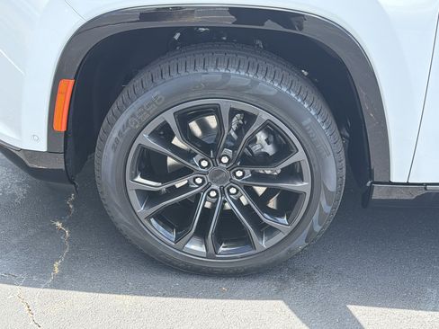 New 2026 Jeep Grand Wagoneer L Summit w/ Premium Group III AWD/4WD image 13