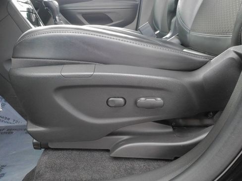 Used 2019 Buick Encore Sport Touring image 21