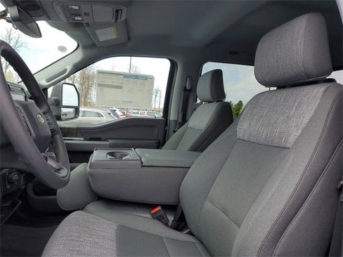 New 2025 Ford F350 XLT w/ Black Appearance Package image 8