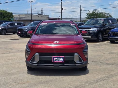 Used 2025 Hyundai Kona SEL FWD image 2