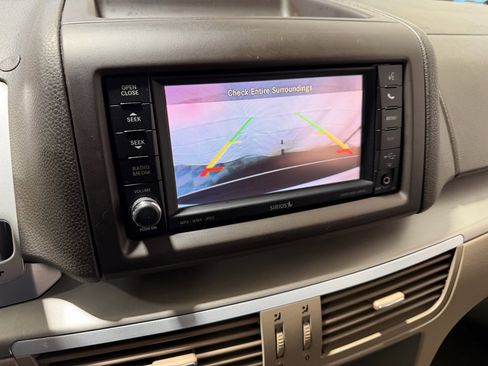 Used 2012 Volkswagen Routan SE image 29