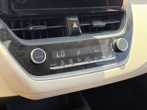 Used 2023 Toyota Corolla LE w/ Carpet Mat Package (TMS) FWD image 9