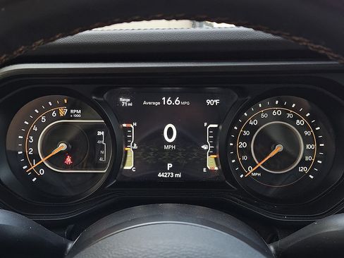 Used 2024 Jeep Gladiator Mojave w/ Safety Group AWD/4WD image 11