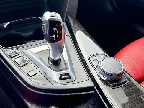 Used 2018 BMW 330e image 18