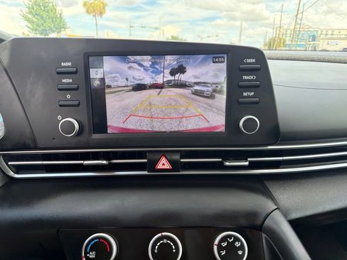 Used 2025 Hyundai Elantra SE FWD image 10