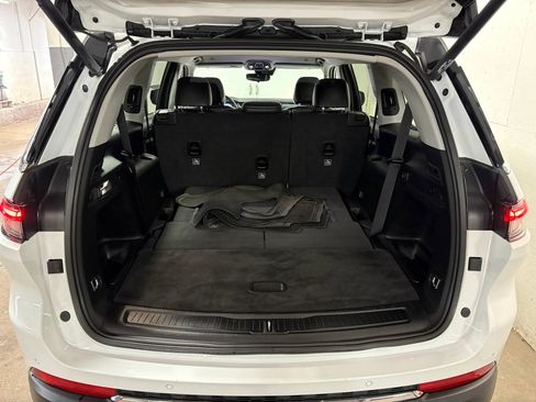 Used 2022 Jeep Grand Cherokee L Limited image 9