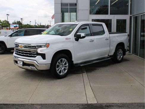 Used 2022 Chevrolet Silverado 1500 LTZ w/ LTZ Premium Package AWD/4WD image 3