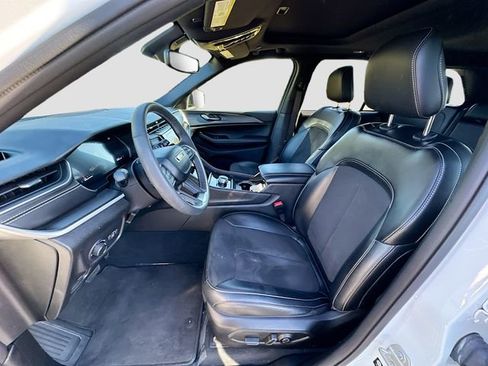 Used 2024 Jeep Grand Cherokee Altitude image 20