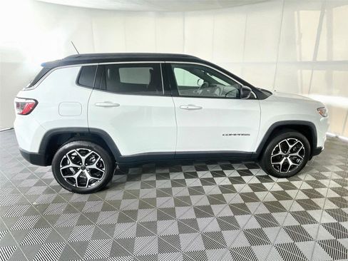 Used 2025 Jeep Compass Limited AWD/4WD image 11