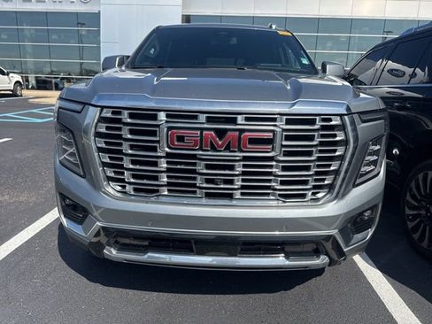 Used 2025 GMC Yukon Denali RWD image 2