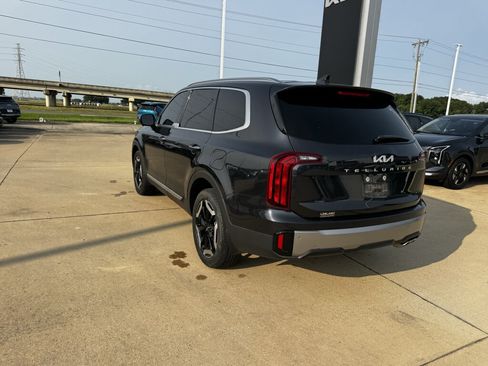 Certified 2025 Kia Telluride S FWD image 24