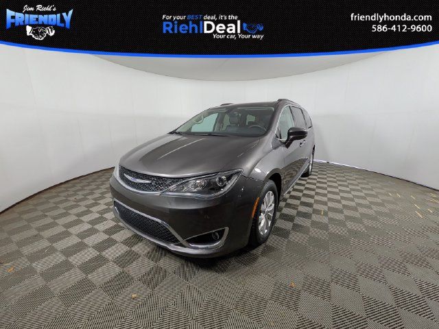 Used 2017 Chrysler Pacifica Touring-L FWD image 1