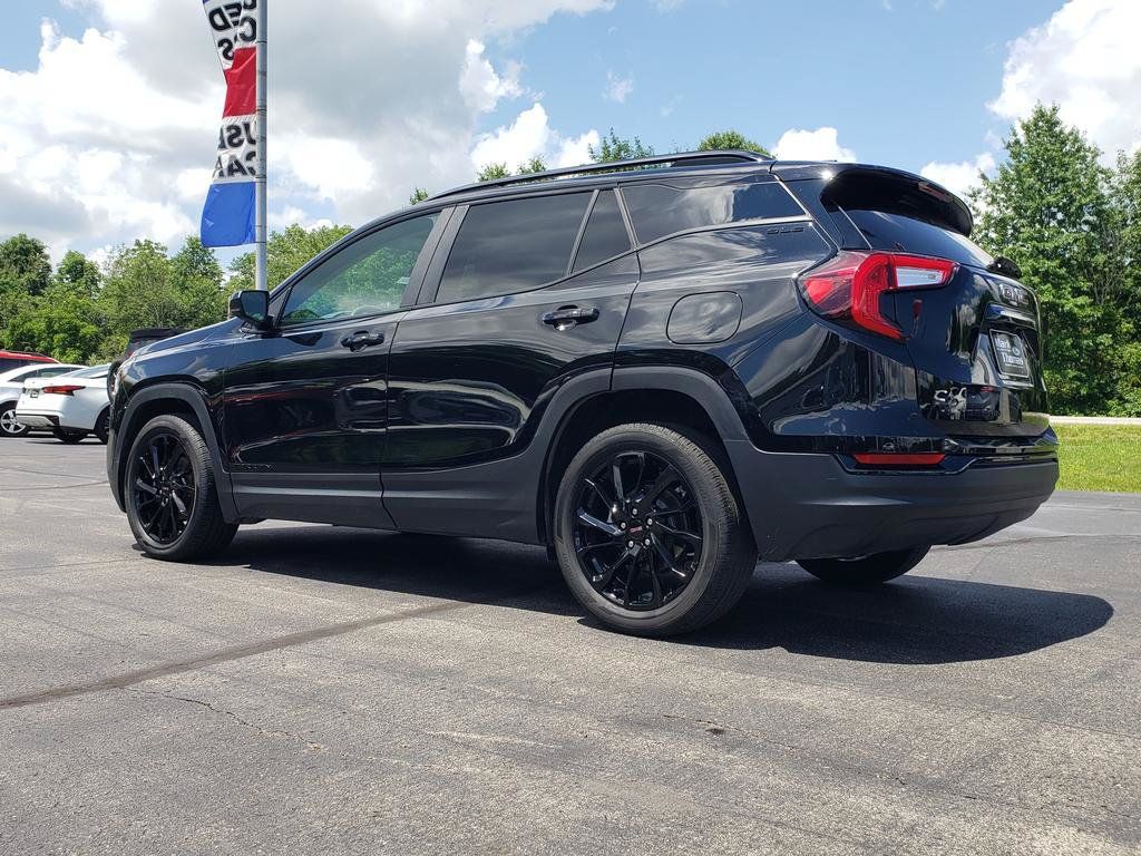Used 2023 GMC Terrain SLE w/ Driver Convenience Package FWD image 8