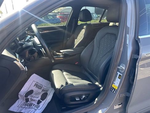 Used 2022 BMW 530i xDrive w/ Premium Package image 19