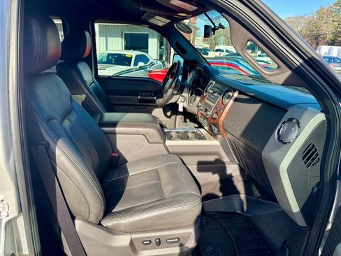 Used 2011 Ford F250 Lariat w/ Lariat Interior Pkg image 13