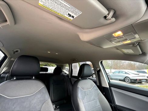 Used 2024 Volkswagen Taos SE image 22