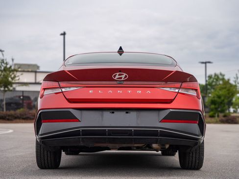 Used 2025 Hyundai Elantra SEL FWD image 6