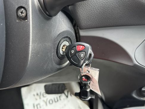 Used 2018 Toyota Yaris SE image 5