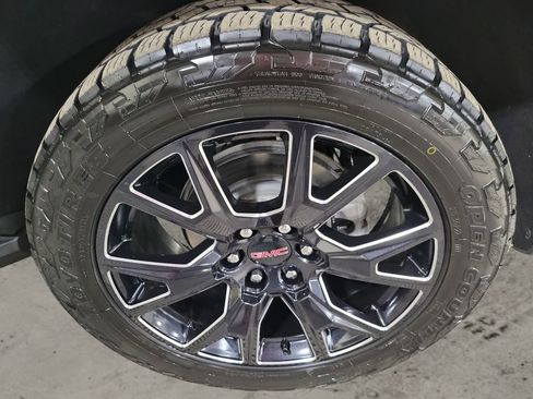 Used 2024 GMC Yukon XL Denali w/ Max Trailering Package image 10