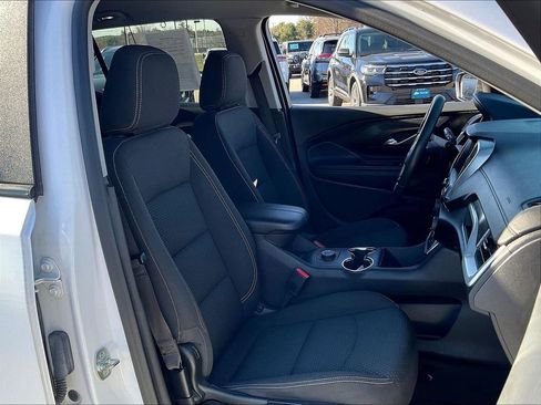 Used 2024 GMC Terrain SLE AWD/4WD image 10