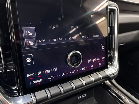 Used 2025 GMC Yukon Elevation w/ Technology Package AWD/4WD image 38